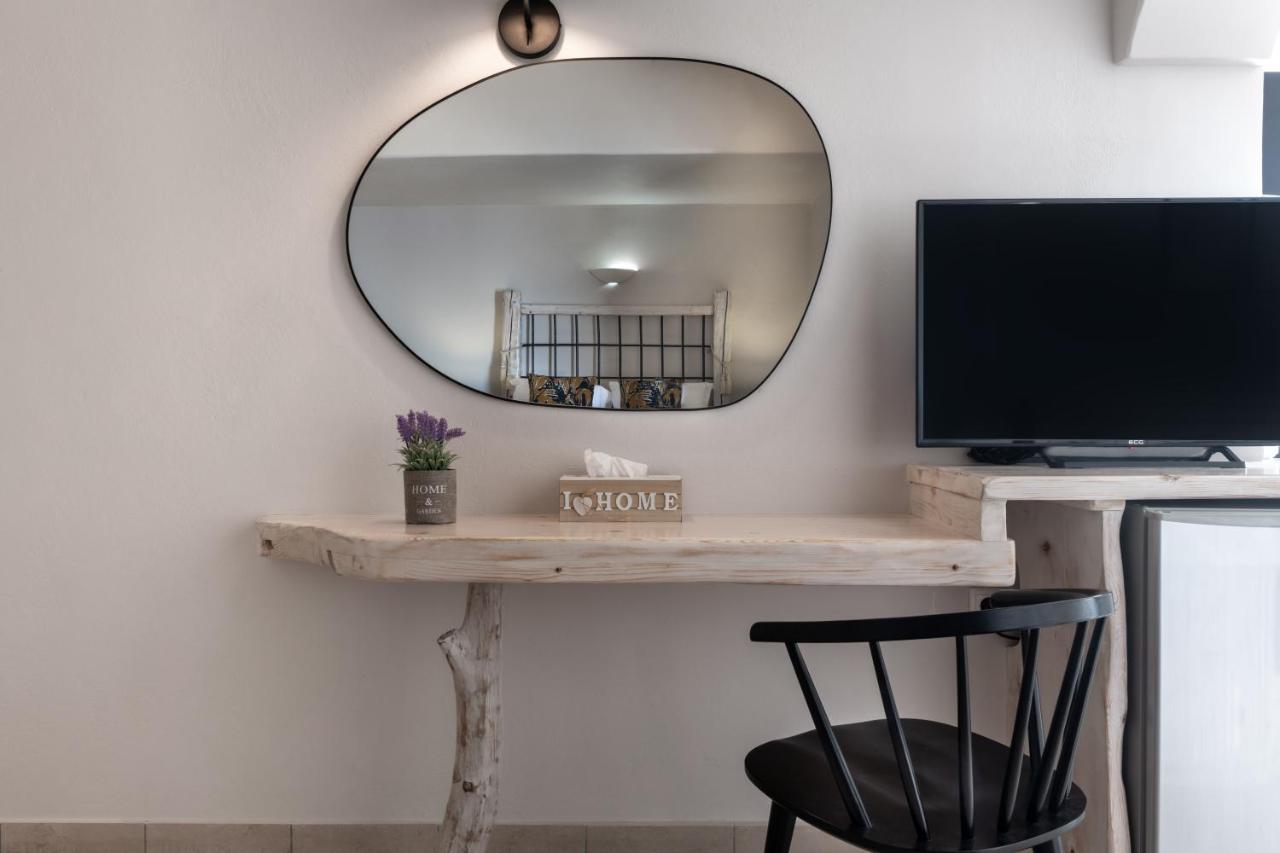 Athermi Suites - Adults Only Fira  Bagian luar foto